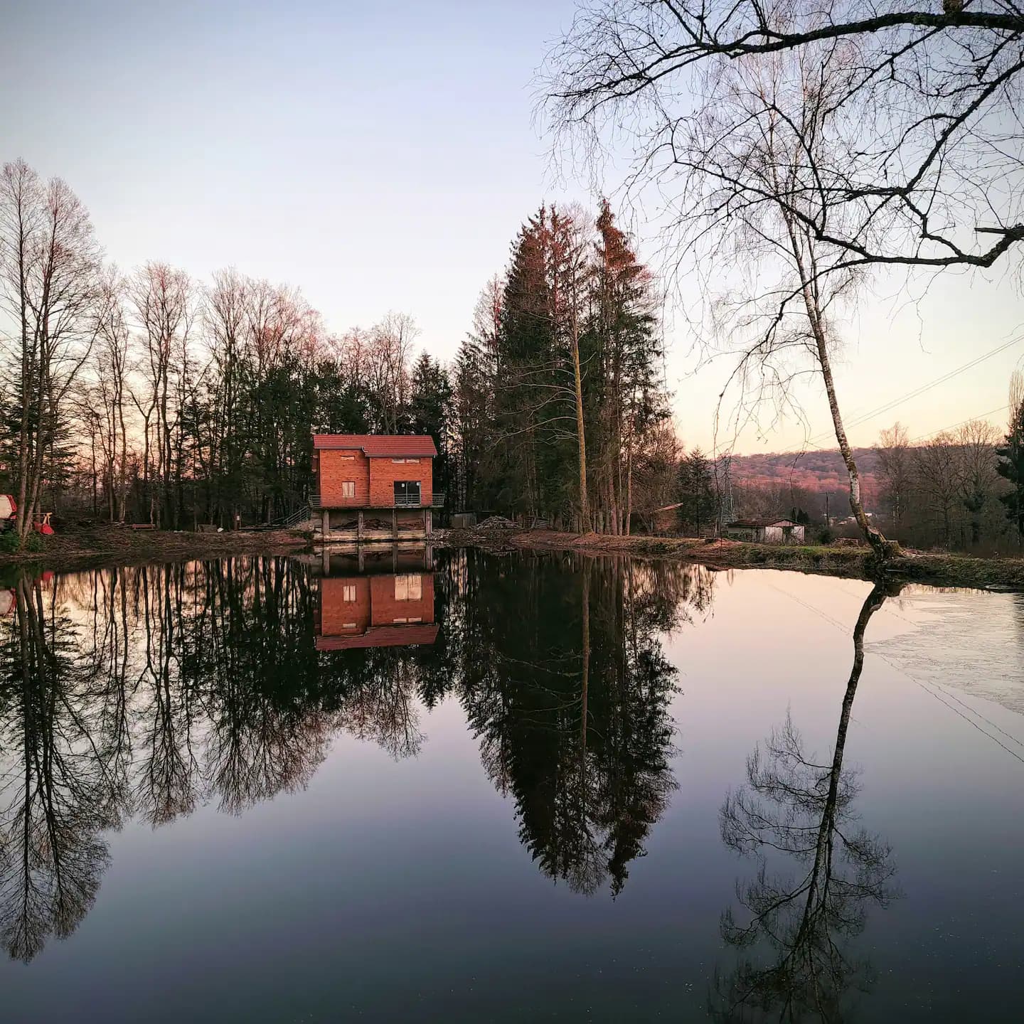 Gîte et son étang à côté des chevaux 