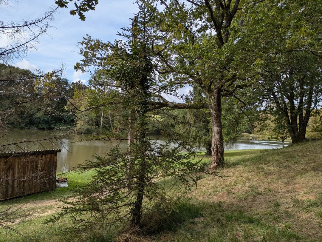 Privé : Privé : Etang dans les Landes avec son chalet 5 couchages 