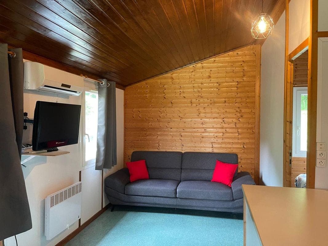 Chalet charmant avec vue sur l’étang pour un séjour reposant 