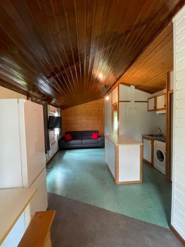 Chalet charmant avec vue sur l’étang pour un séjour reposant 
