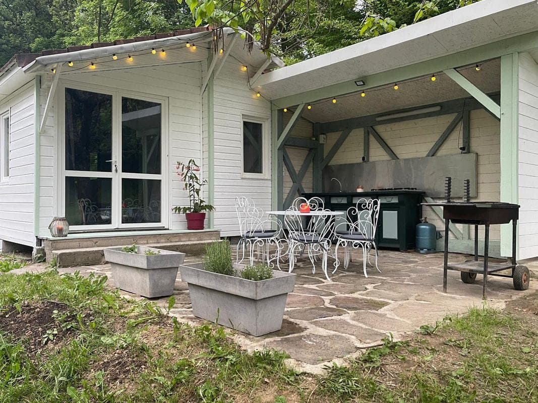 Chalet charmant avec vue sur l’étang pour un séjour reposant 