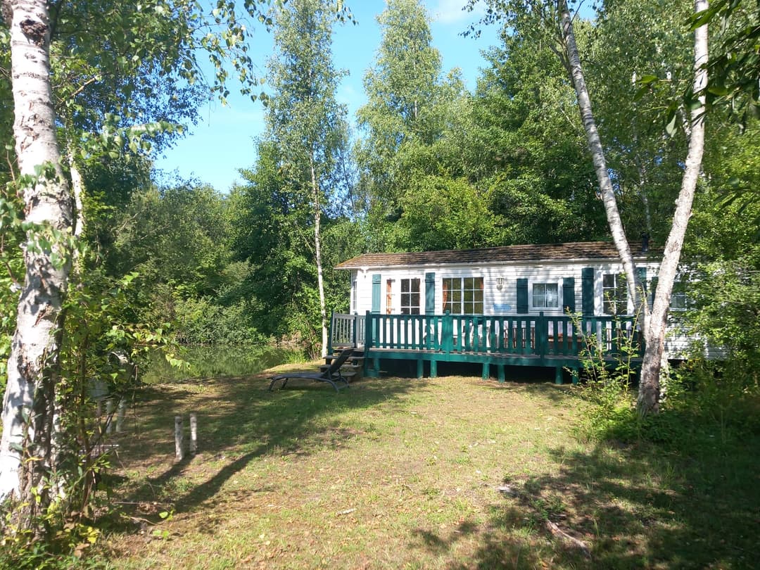 Location mobil home avec étang privé et piscine à côté de Paris ou Troyes