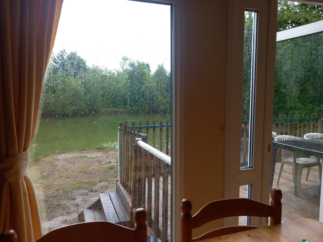 Location mobil home avec étang privé et piscine à côté de Paris ou Troyes
