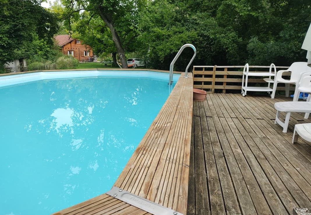 Location mobil home avec étang privé et piscine à côté de Paris ou Troyes