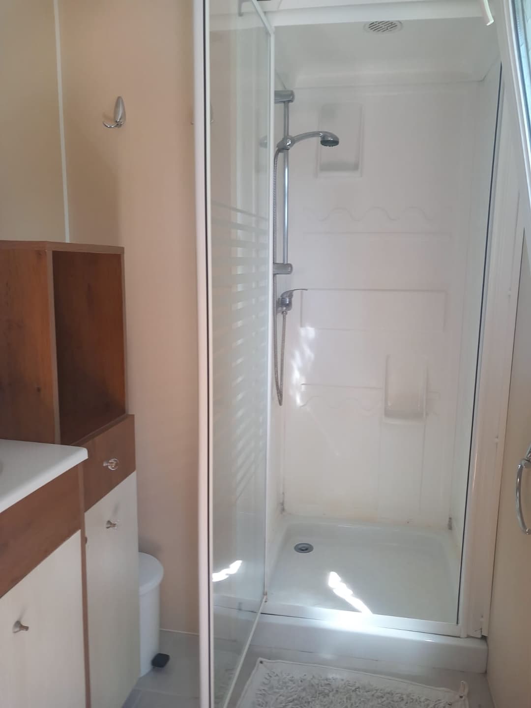 Mobil home confortable avec 6 couchages max - étang privé et piscine - Bast