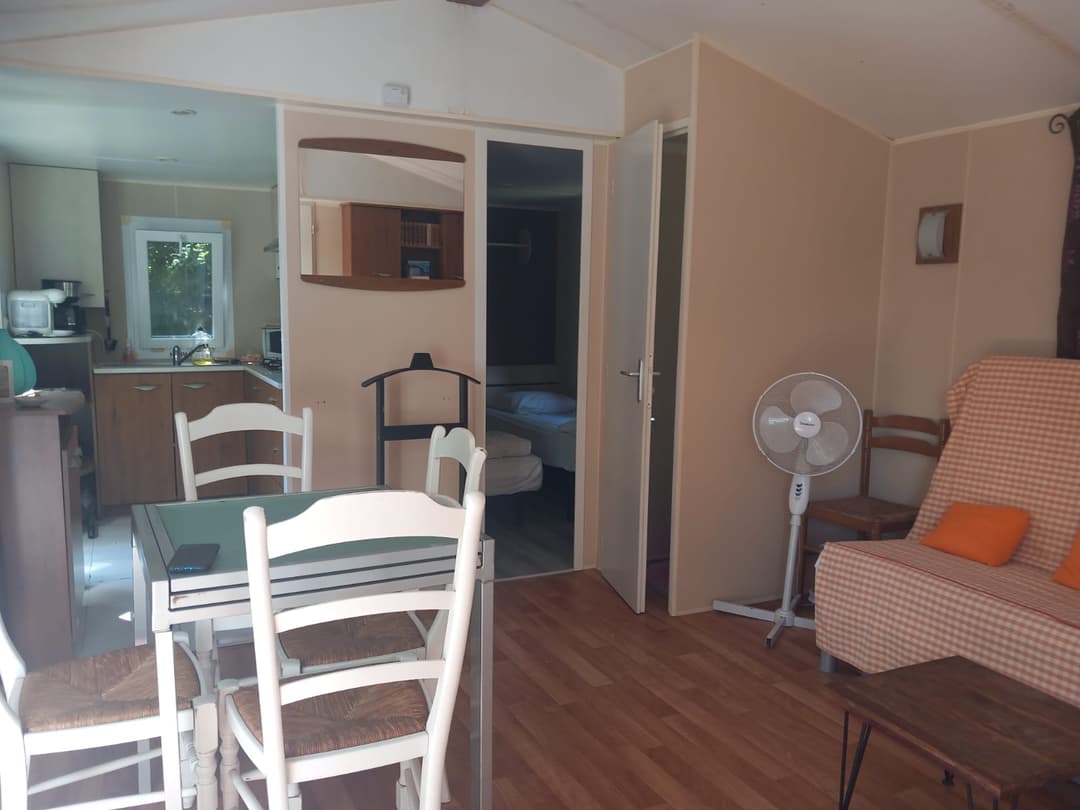 Mobil home confortable avec 6 couchages max - étang privé et piscine - Bast