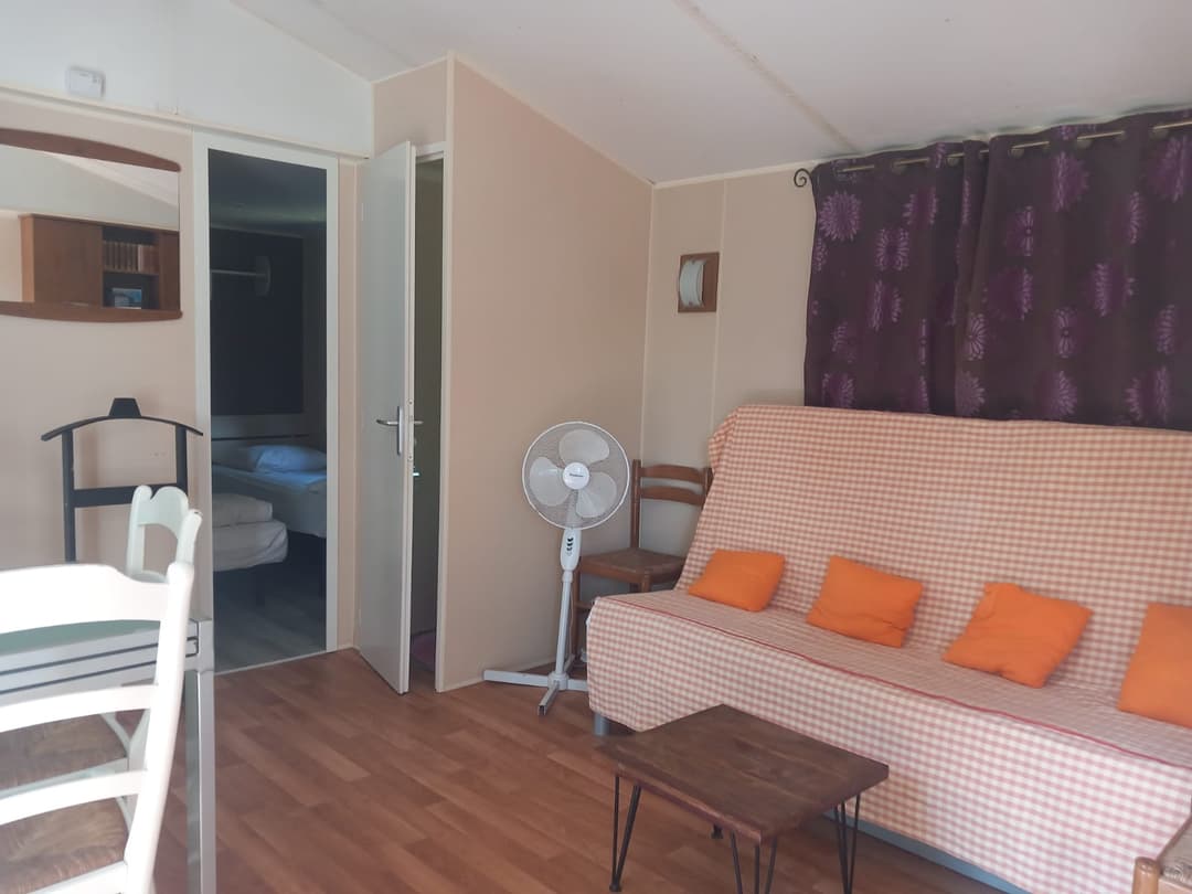 Mobil home confortable avec 6 couchages max - étang privé et piscine - Bast