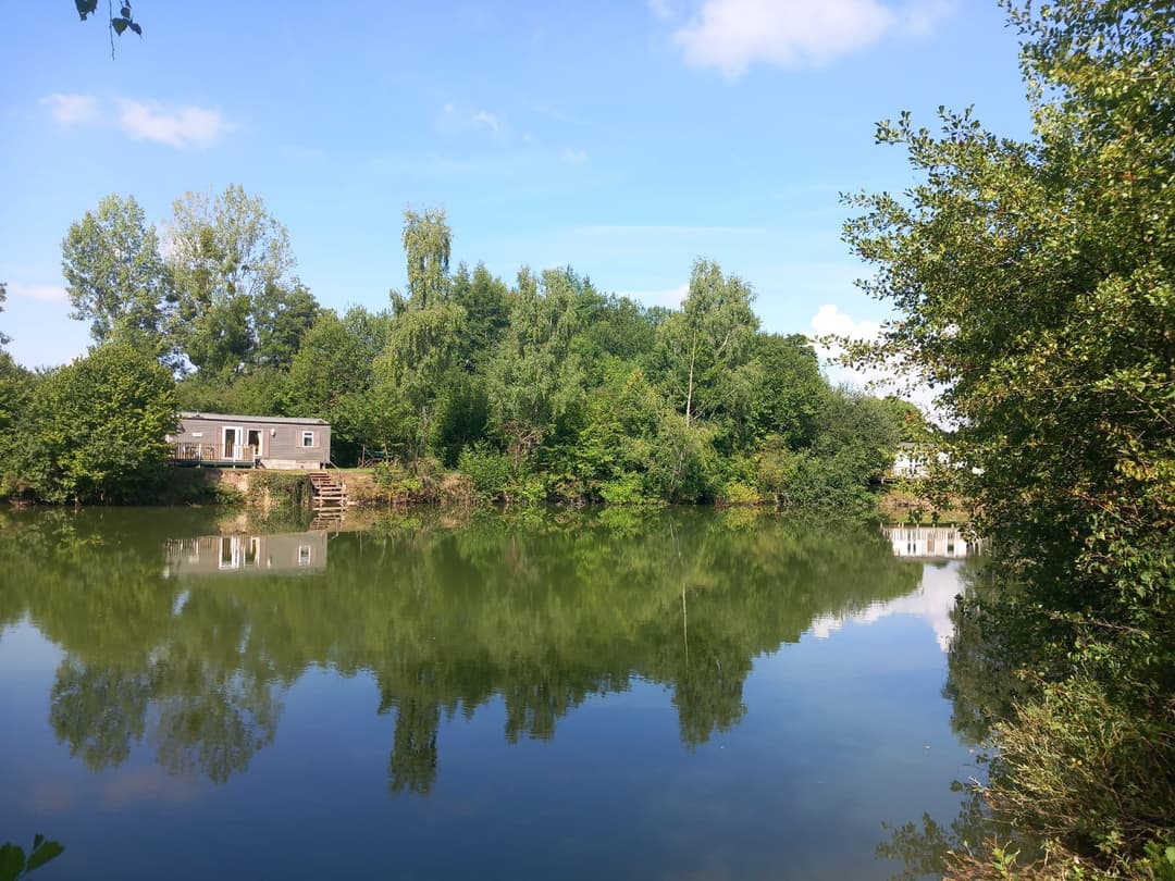 Location étang privé de pêche avec un logement à côté de Paris et Troyes - casc