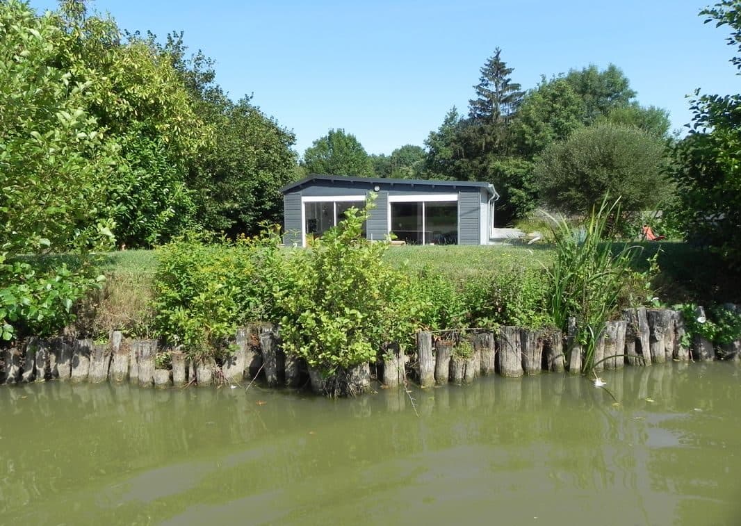 Maison au bord de l’étang pour une évasion en pleine nature 
