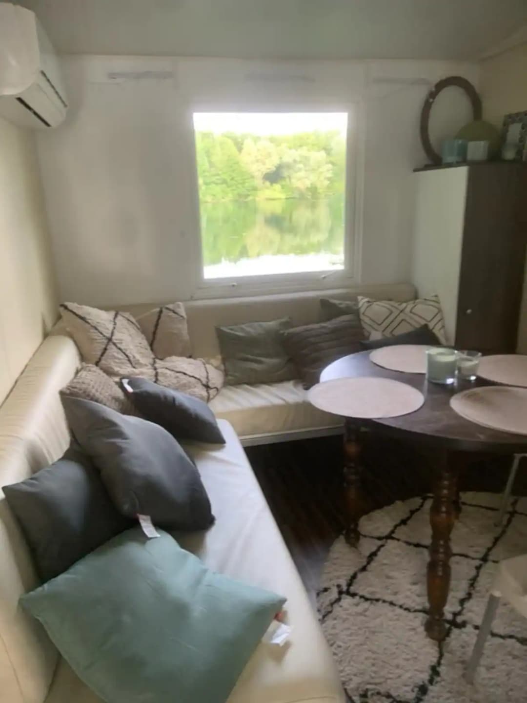 Etang de 17ha avec une tiny house 6 couchages 