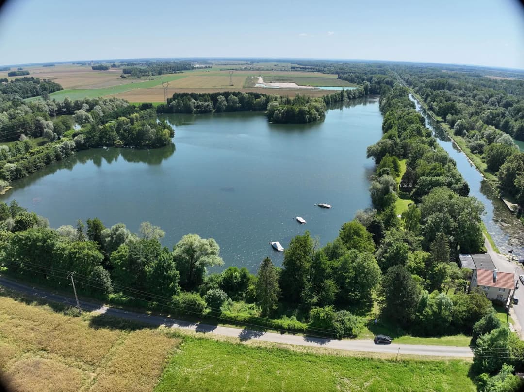 Etang de 17ha avec une tiny house 6 couchages 