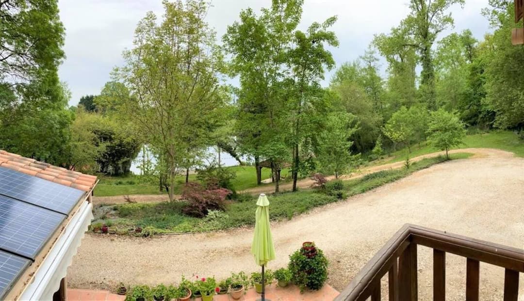 Chalet d’exception au bord du fleuve Lot 