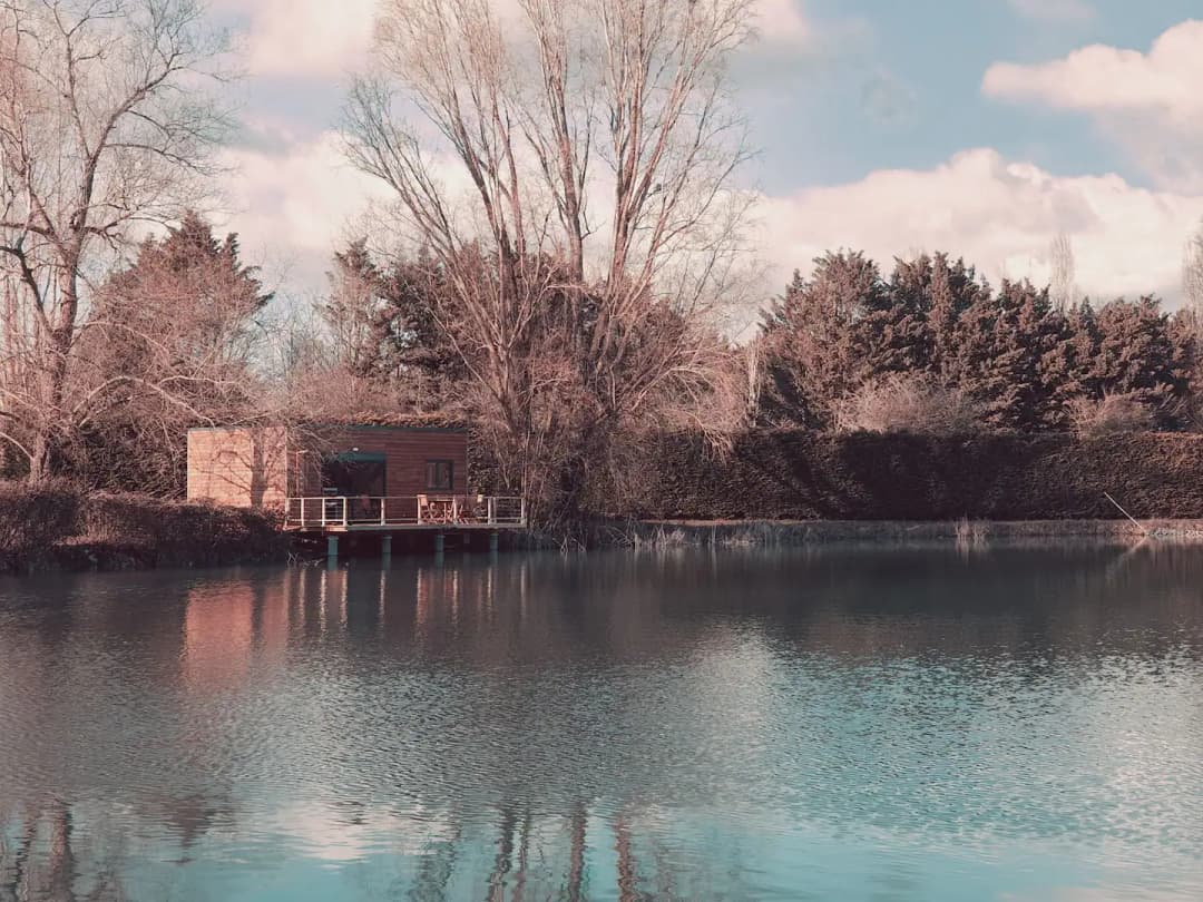 Chalet studio les pieds dans l'eau 