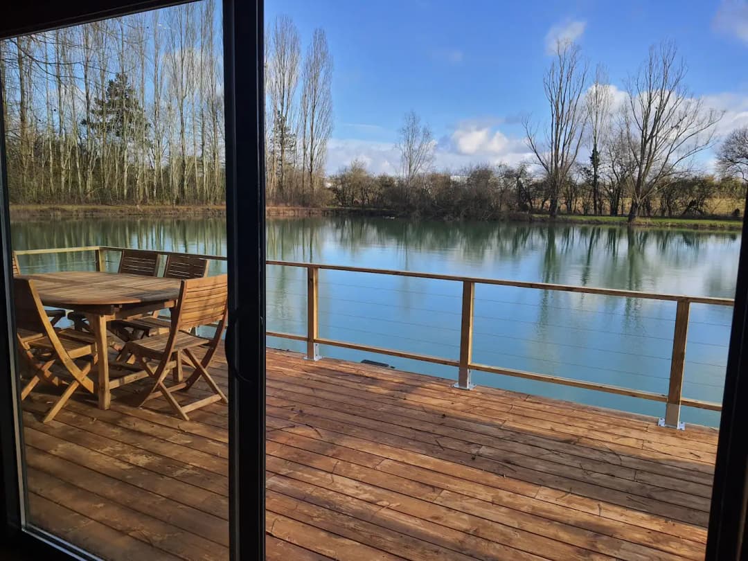 Chalet studio les pieds dans l'eau 
