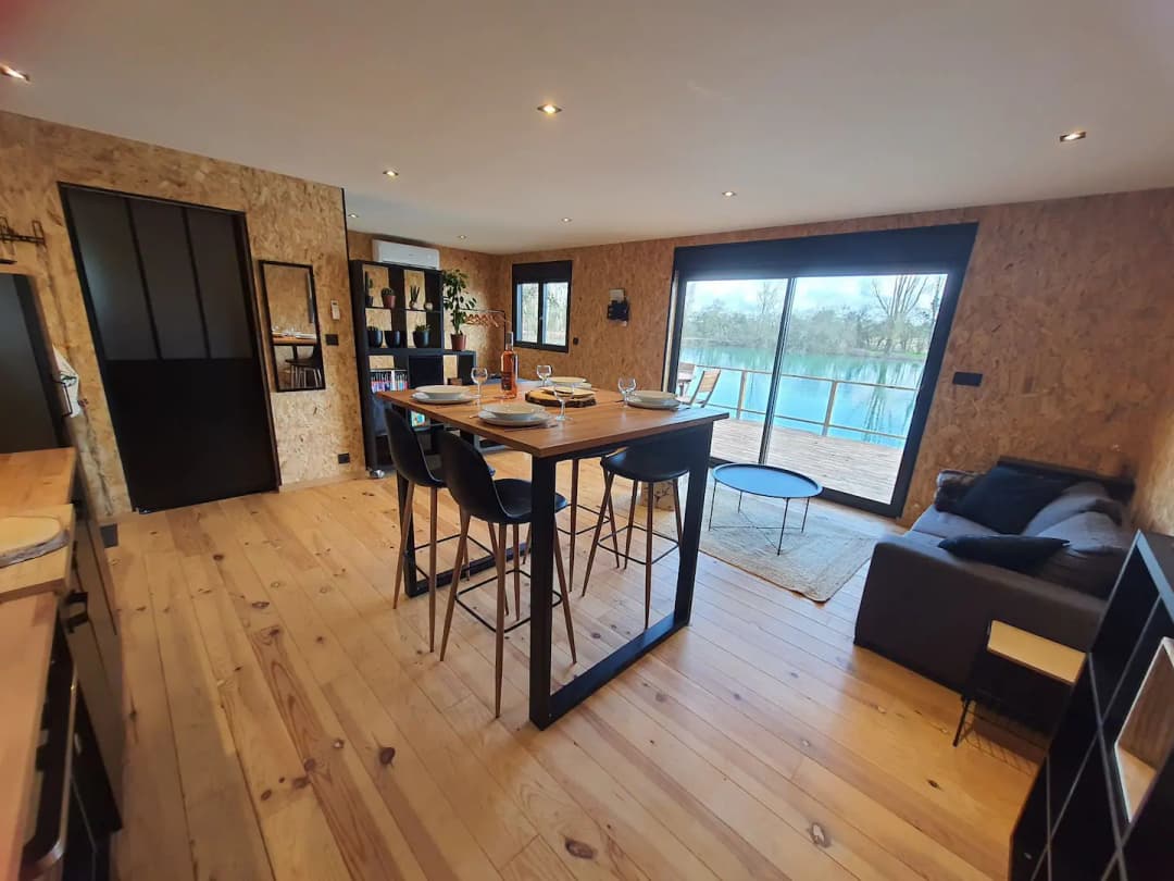Chalet studio les pieds dans l'eau 