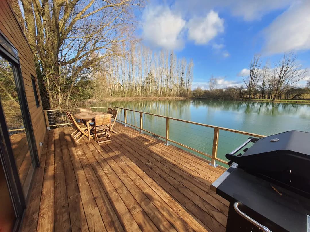 Chalet studio les pieds dans l'eau 