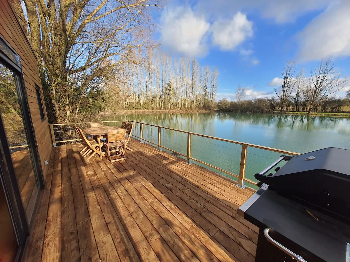 Chalet studio les pieds dans l'eau 