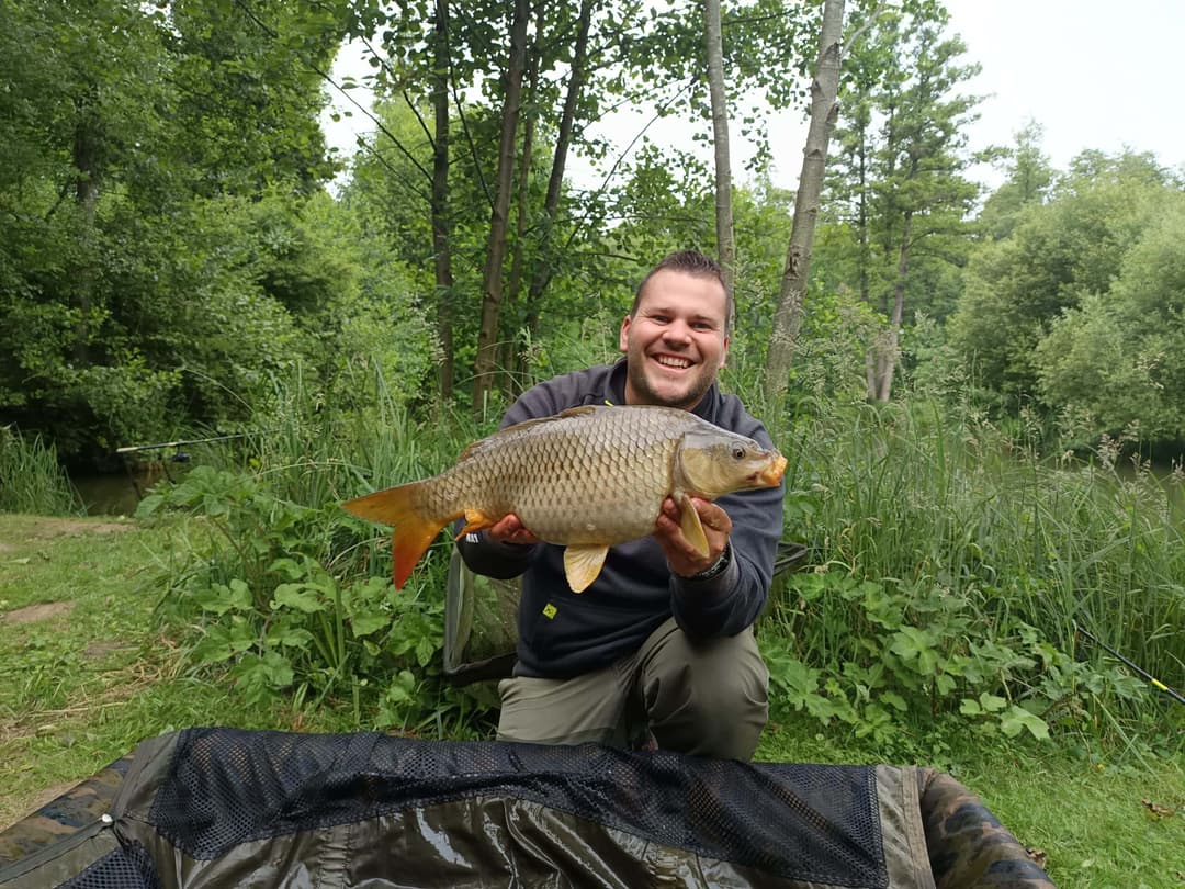 Évasion Nature près de Paris : Découvrez notre Étang de Pêche aux Carpes et Poissons Blancs 