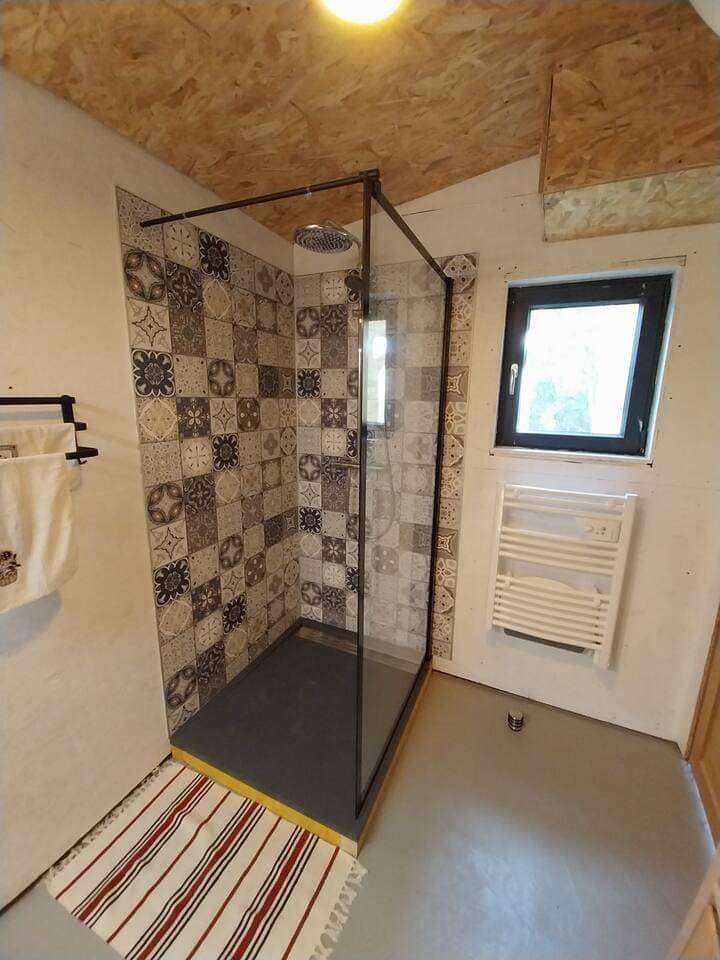 Chalet rénové au bord d’une petite marre avec vue sur la rivière la tortue?