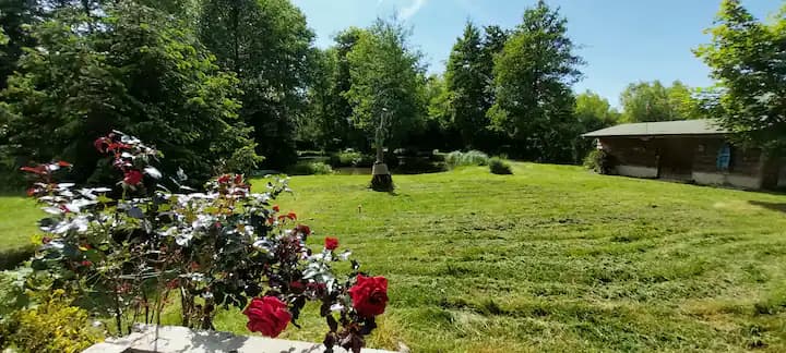 Chalet rénové au bord d’une petite marre avec vue sur la rivière la tortue?