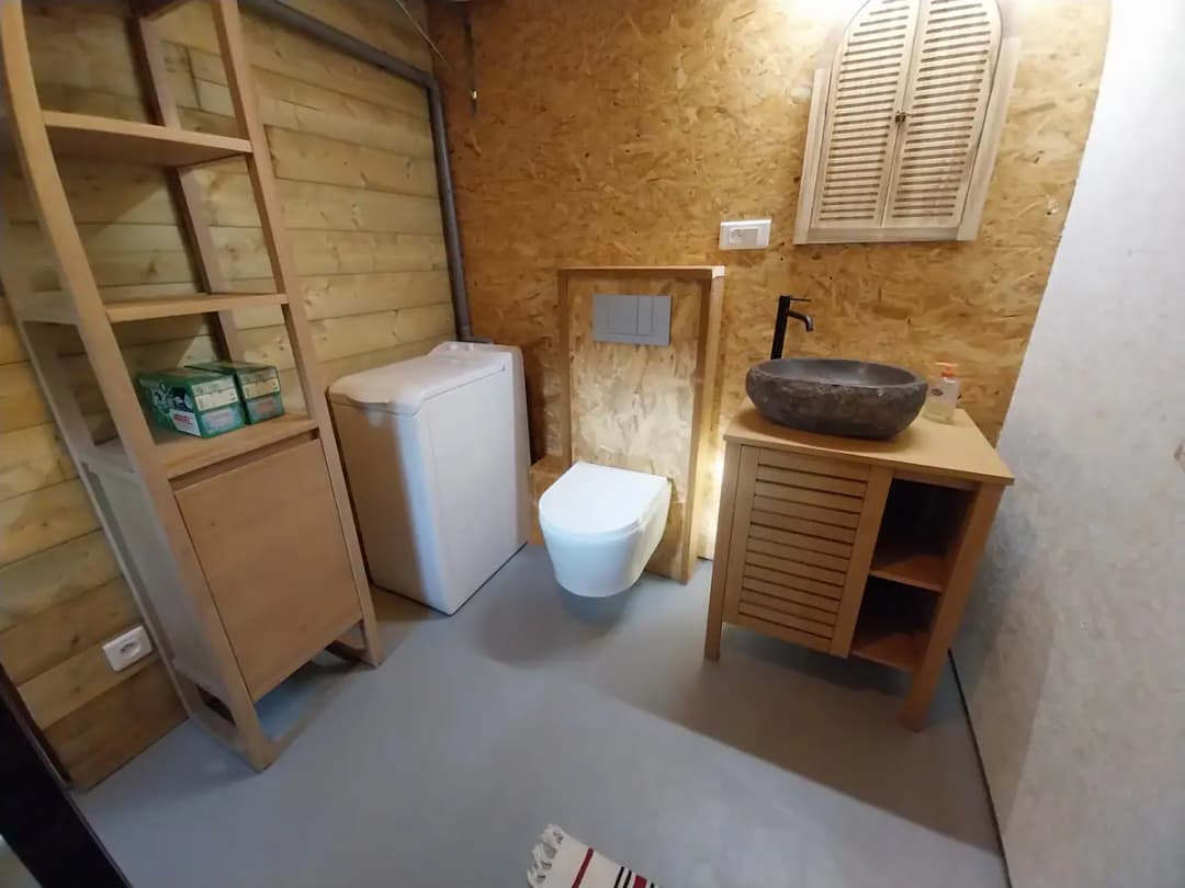 Chalet rénové au bord d’une petite marre avec vue sur la rivière la tortue?
