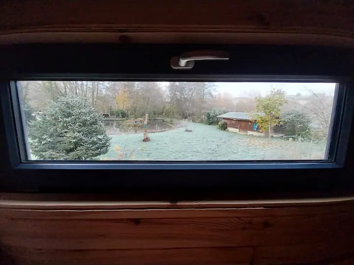 Chalet rénové au bord d’une petite marre avec vue sur la rivière la tortue?