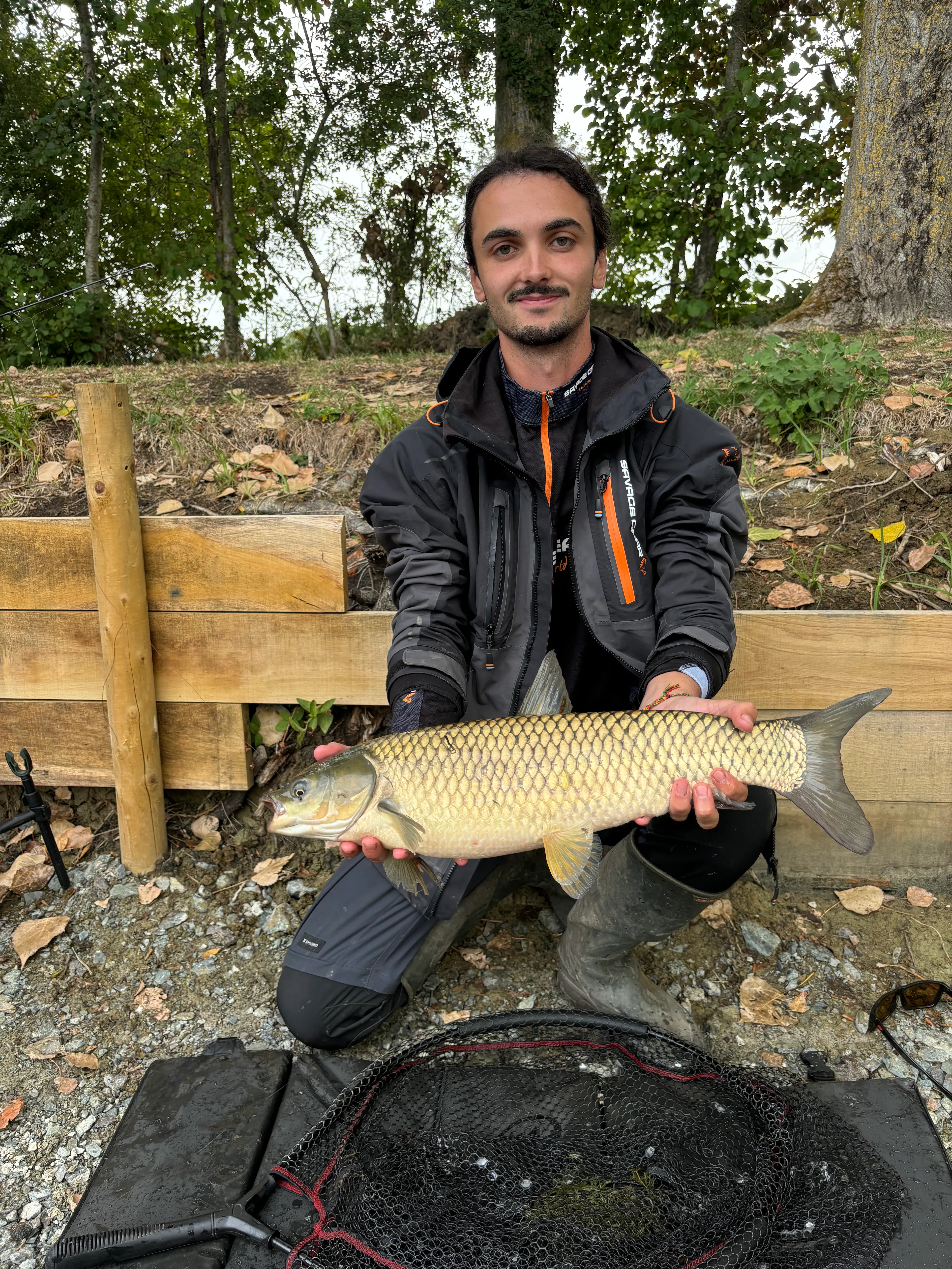 Gravière de 1,7ha avec une forte population de poissons!