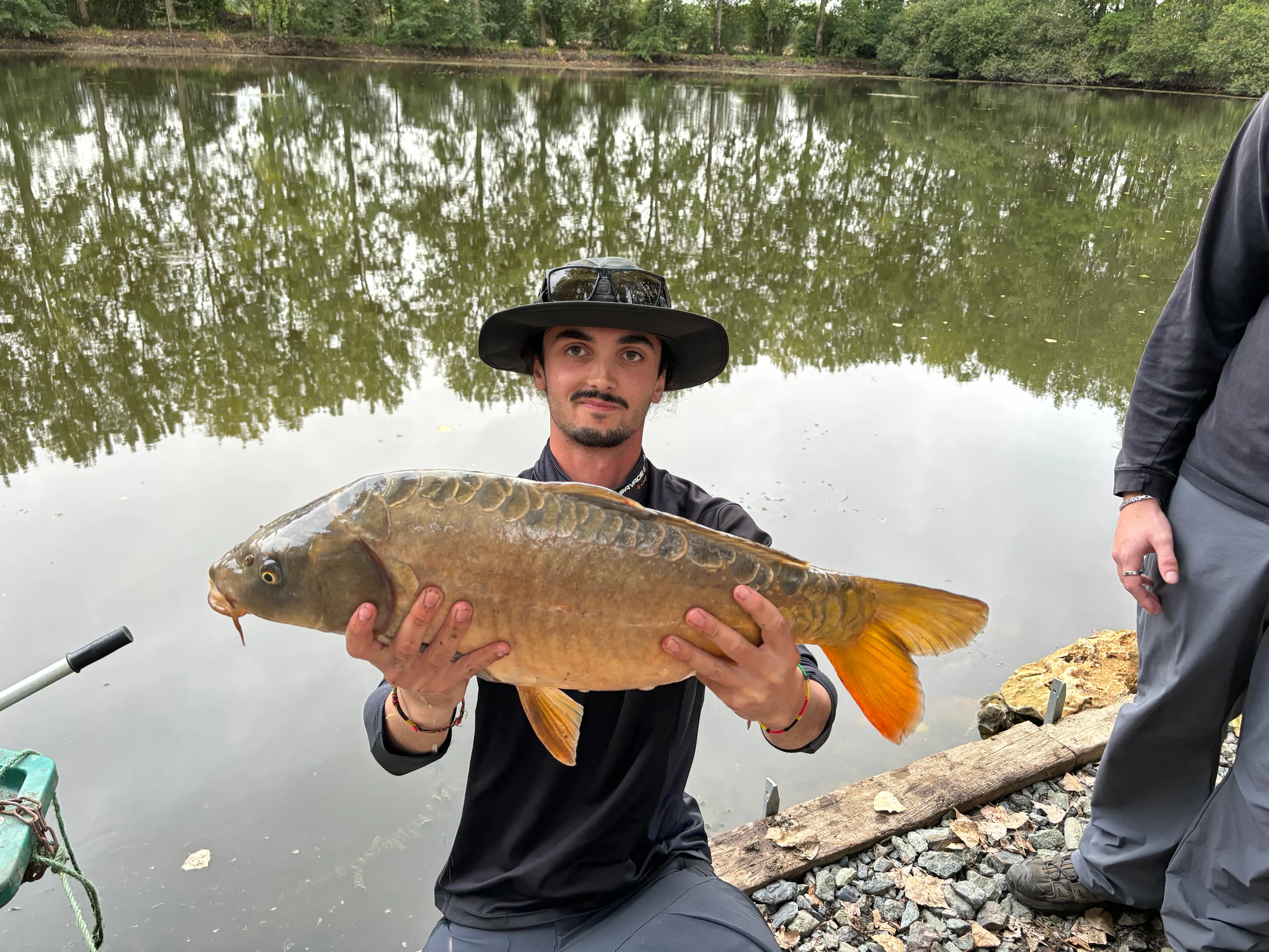 Gravière de 1,7ha avec une forte population de poissons!