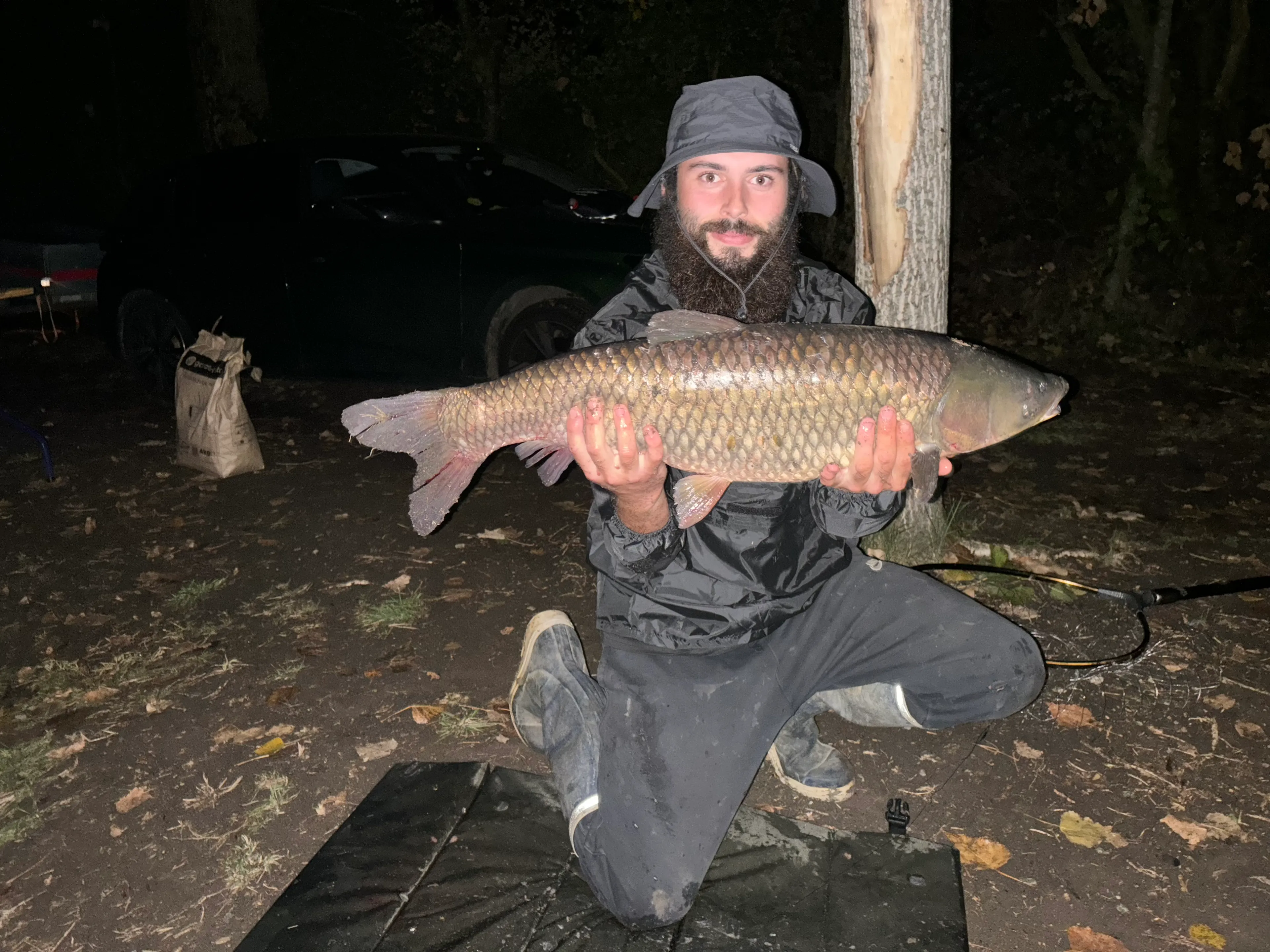 Gravière de 1,7ha avec une forte population de poissons!
