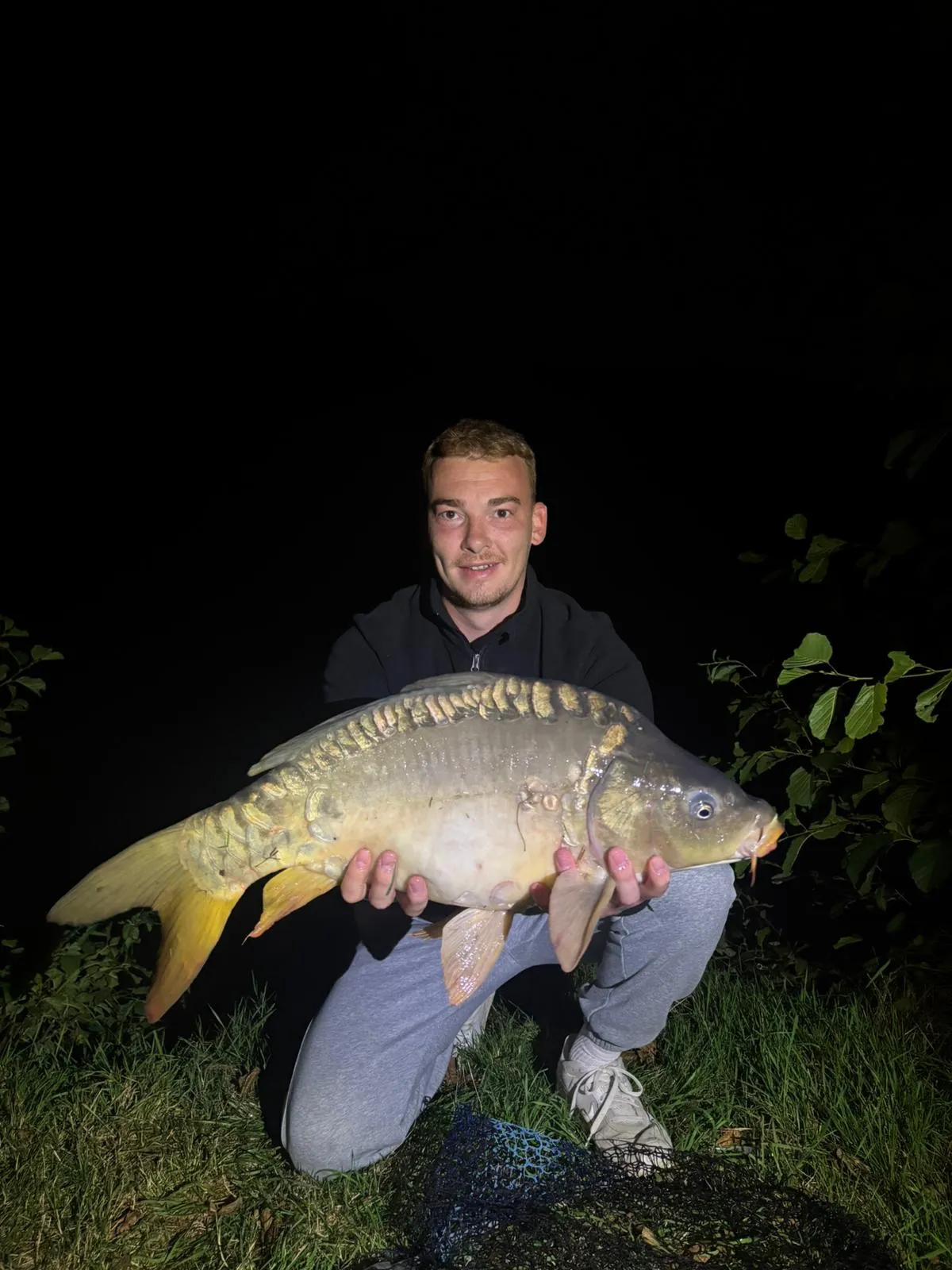 Etang à louer en Isère pour stationner votre camping-car et pêcher