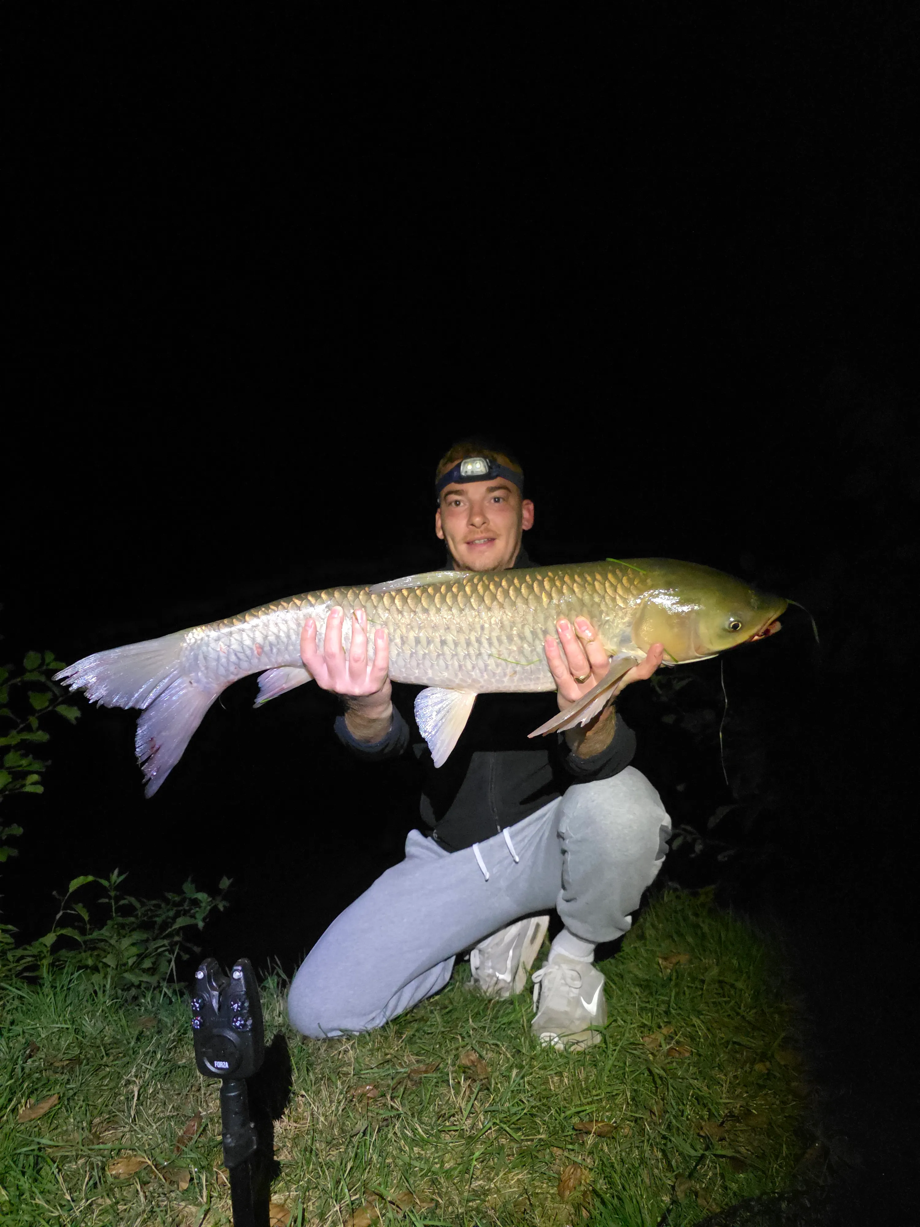 Etang à louer en Isère pour stationner votre camping-car et pêcher