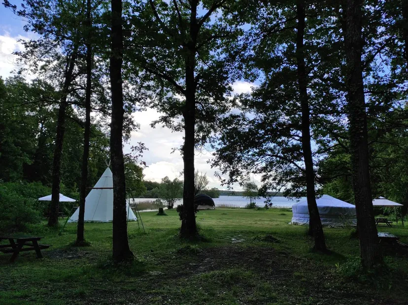 Hutte tout confort au bord d’un lac dans le Grand Est