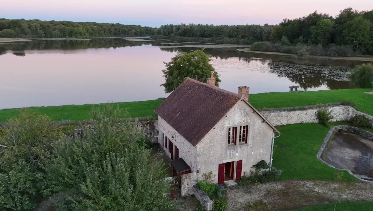 Pond of 39.54 ac; upscale cottage, nature, calm, beauty, serenity (7 beds)