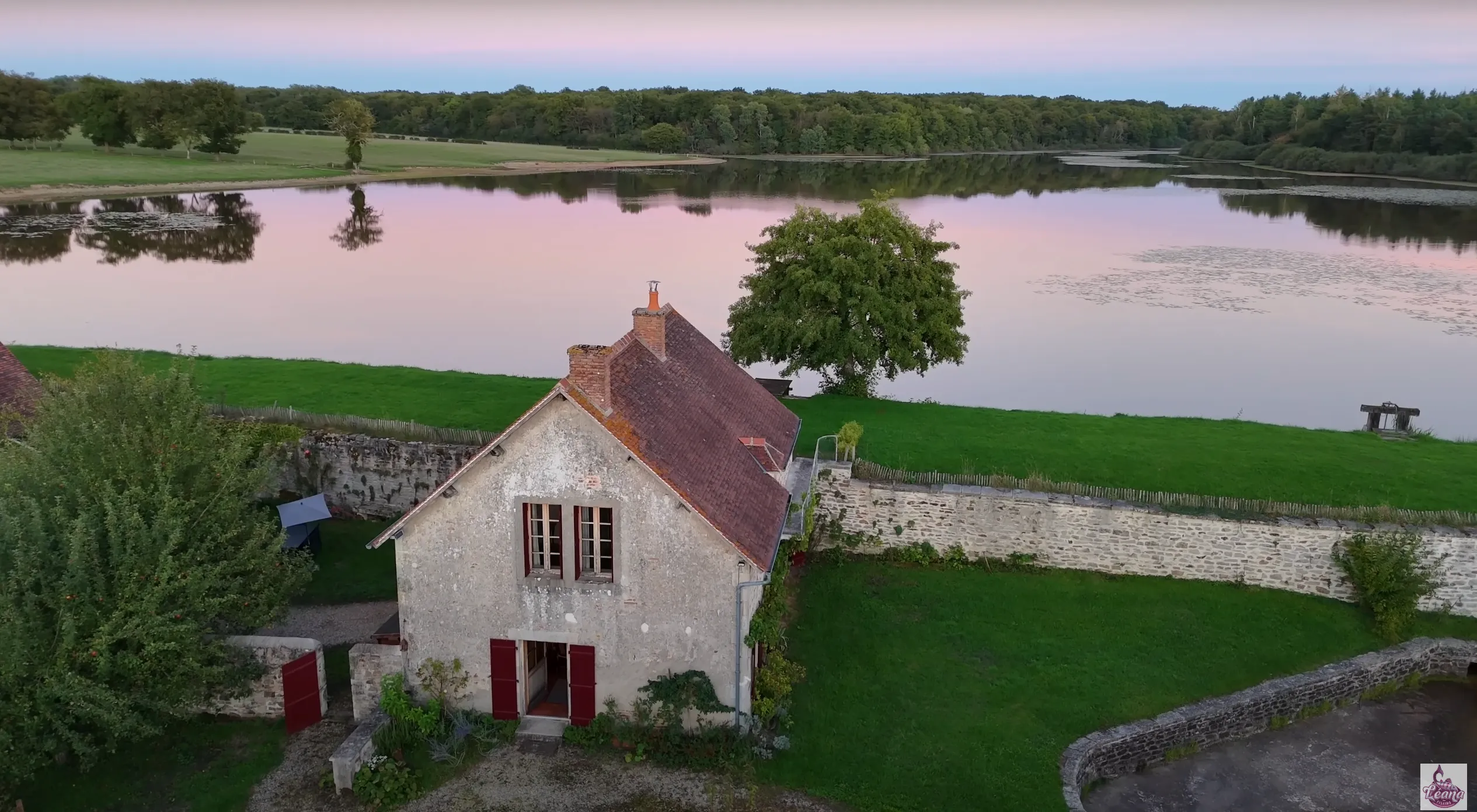 Pond of 39.54 ac; upscale cottage, nature, calm, beauty, serenity (7 beds)