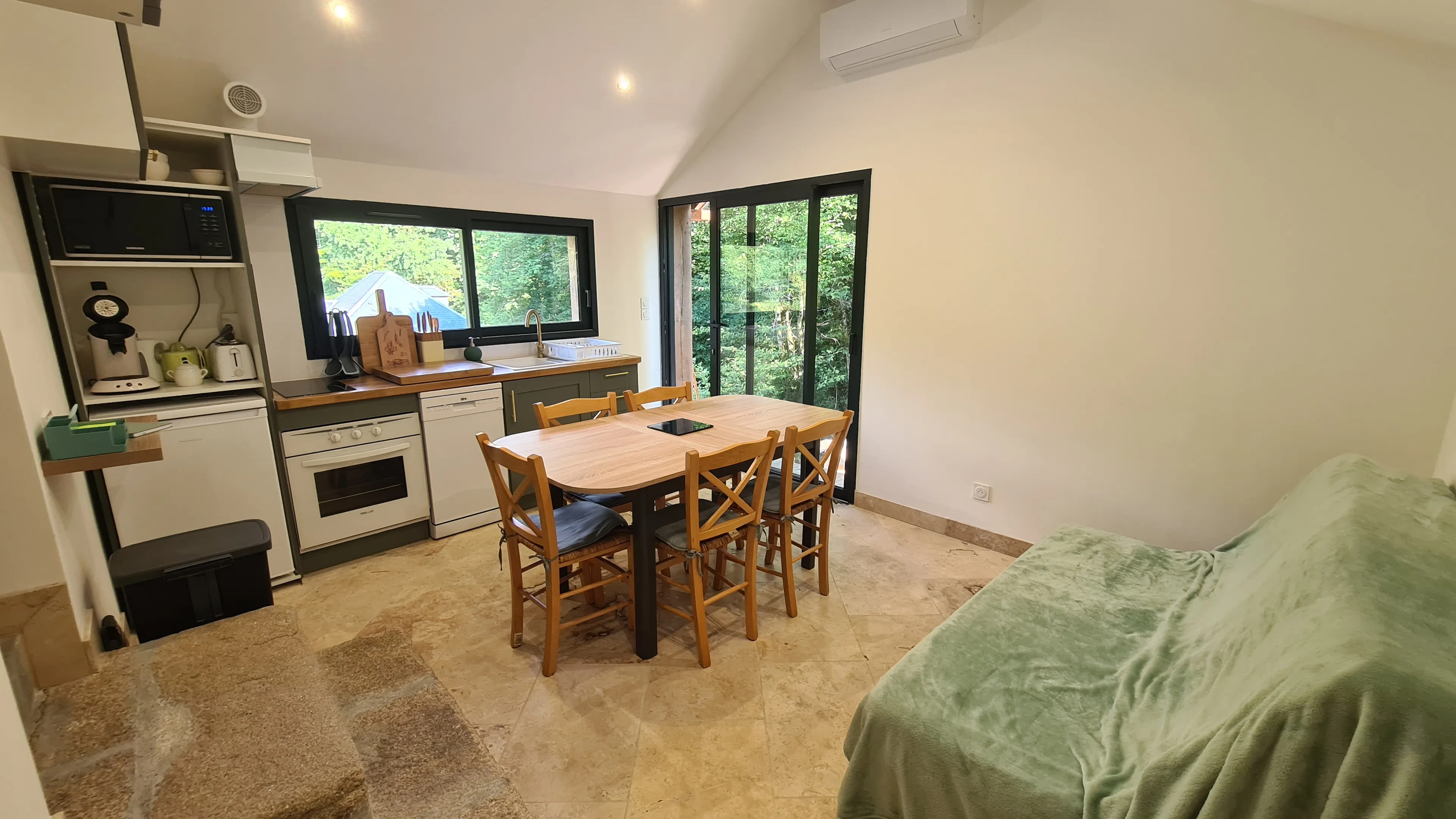 Maison de plain-pied en pleine nature avec accès à un étang en Corrèze