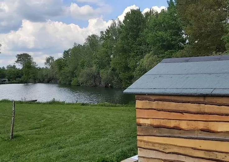 Cabane de charme au bord de l’étang