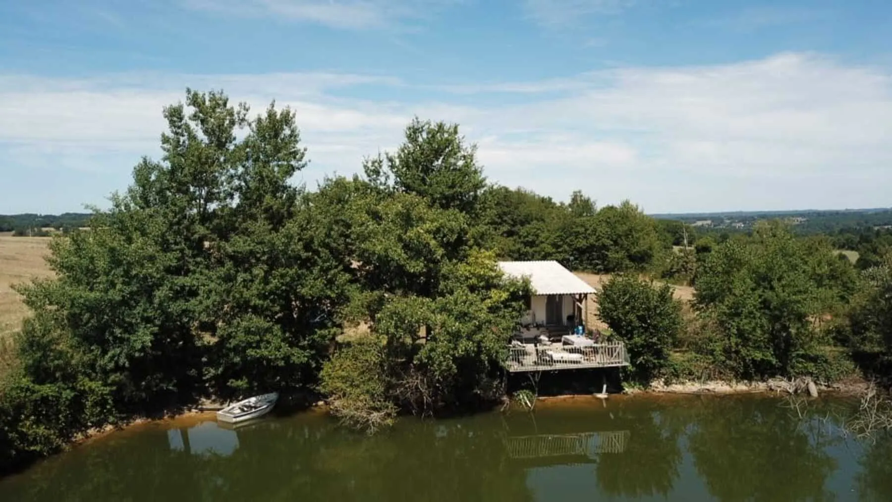 Gîte 4 personnes avec terrasse surplombant l’étang