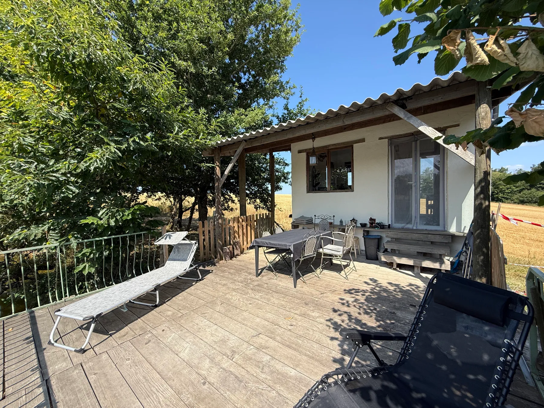 Gîte 4 personnes avec terrasse surplombant l’étang