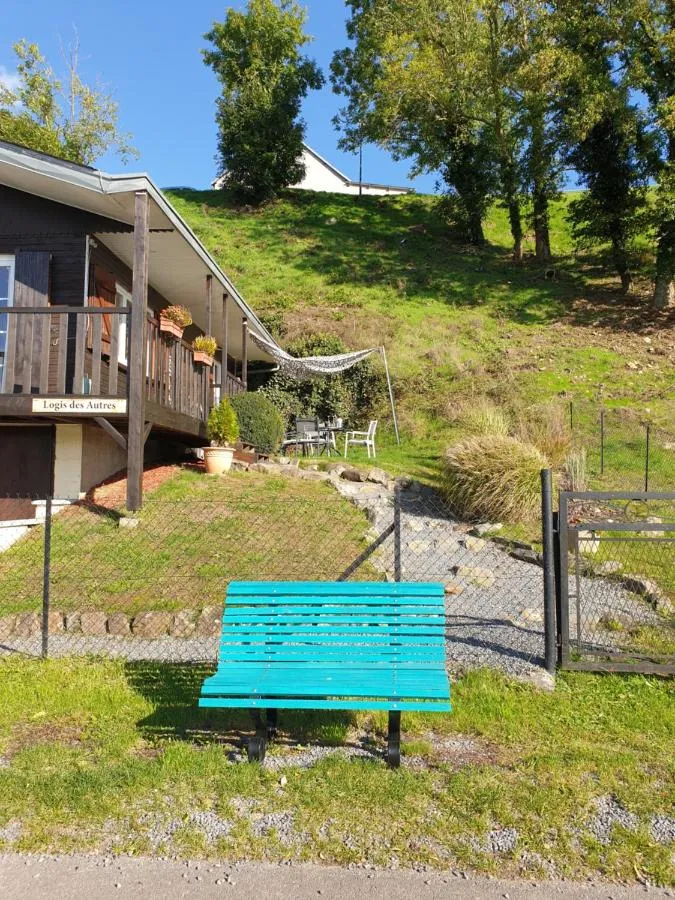 Magnifique chalet en bordure de Meuse avec étang privé