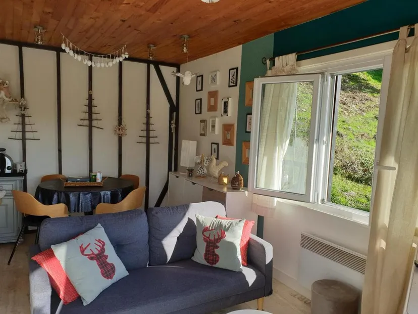 Magnifique chalet en bordure de Meuse avec étang privé