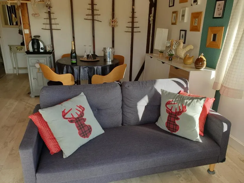 Magnifique chalet en bordure de Meuse avec étang privé