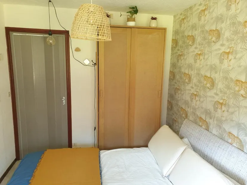 Chalet tout équipé avec étang privé pour les amoureux de la nature