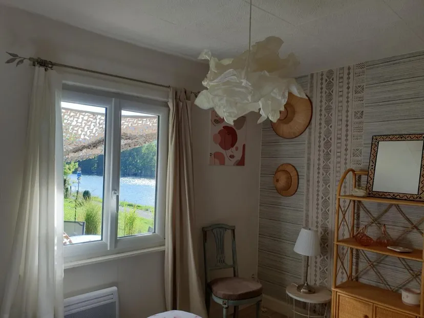 Magnifique chalet en bordure de Meuse avec étang privé