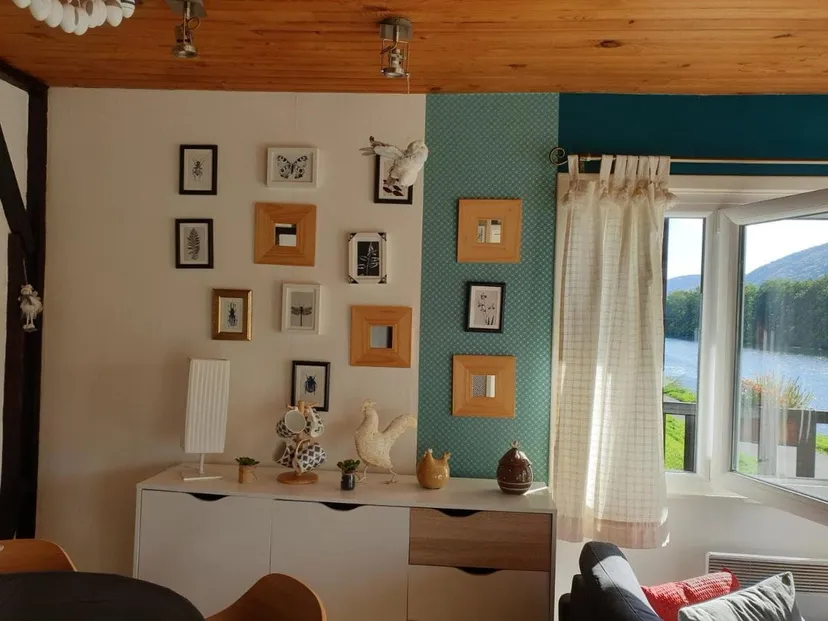Magnifique chalet en bordure de Meuse avec étang privé
