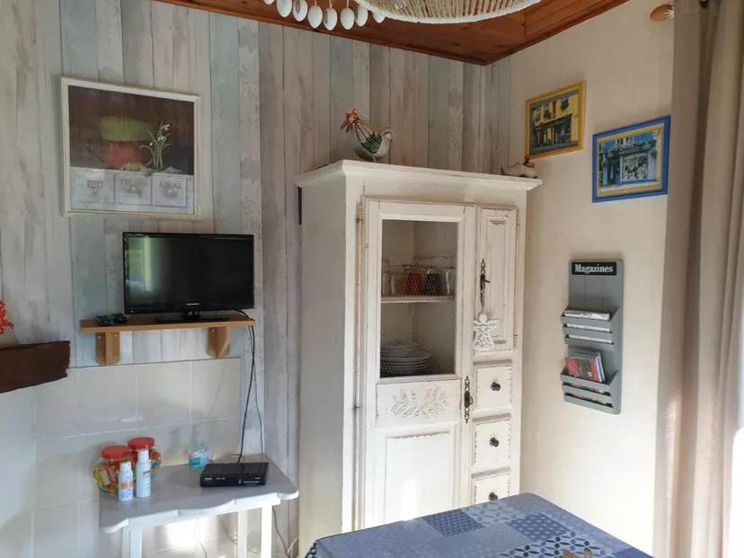 Chalet tout équipé avec étang privé pour les amoureux de la nature