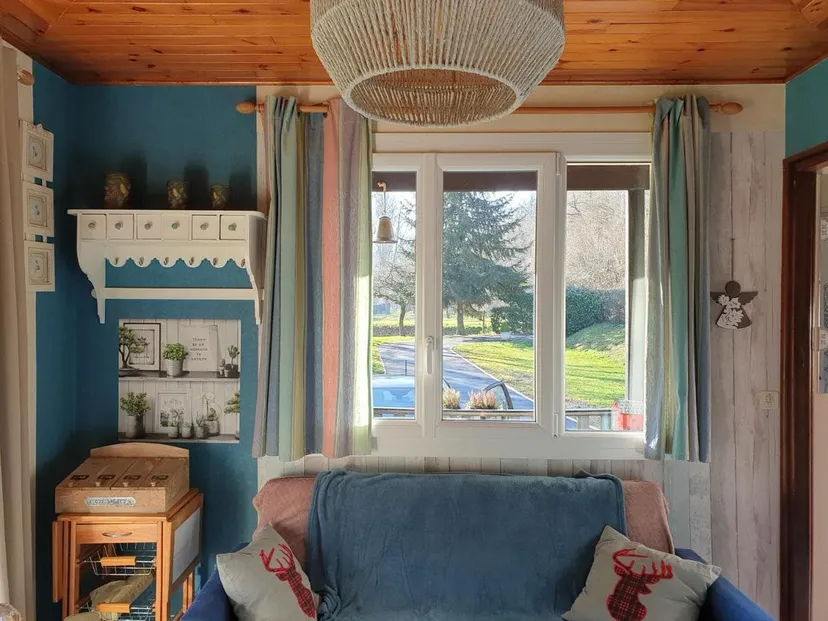 Chalet tout équipé avec étang privé pour les amoureux de la nature