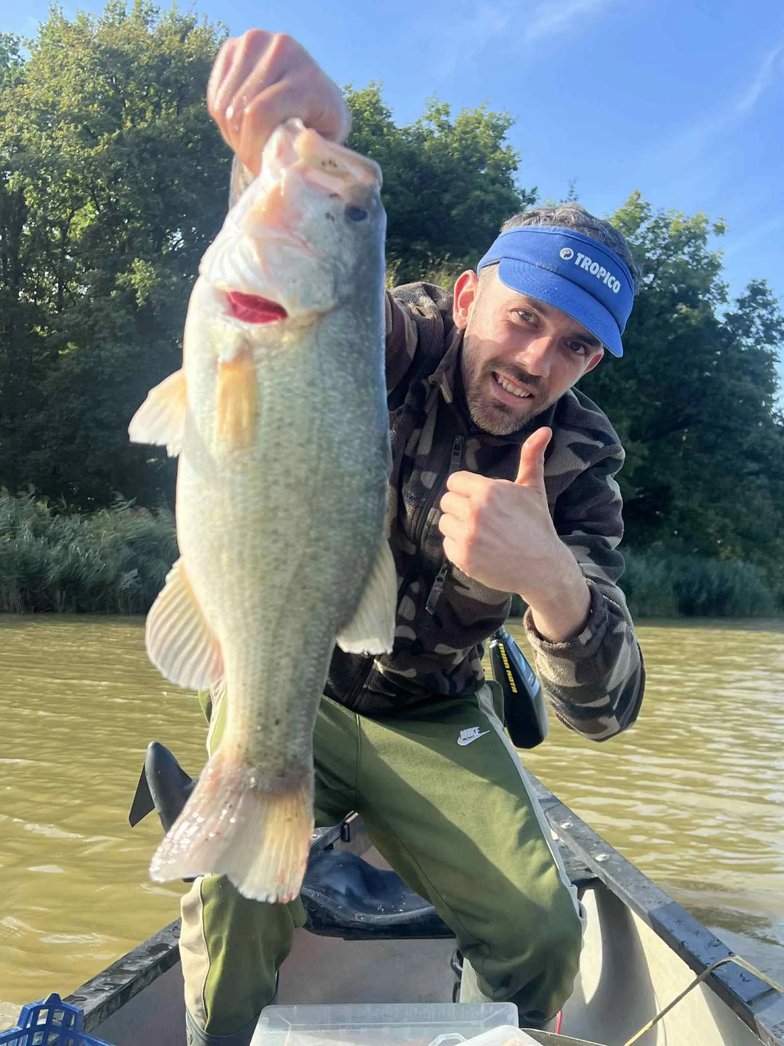Location étang de pêche 15 ha + un étang 1 ha dans le parc privé d'un château