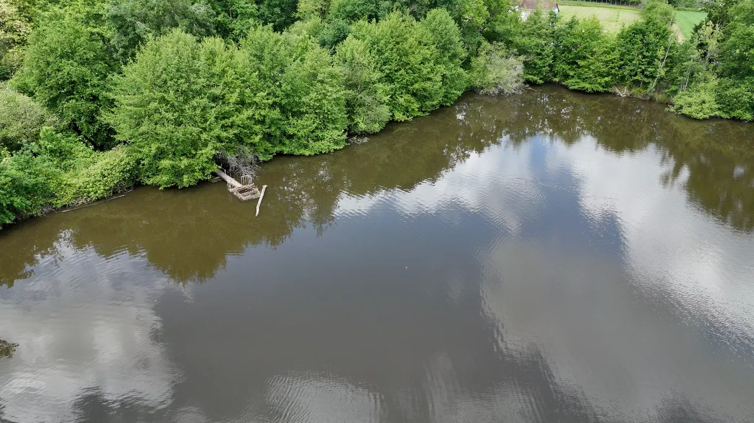 Bungalow 1 tout équipé avec étang de 3ha à deux pas de la ville