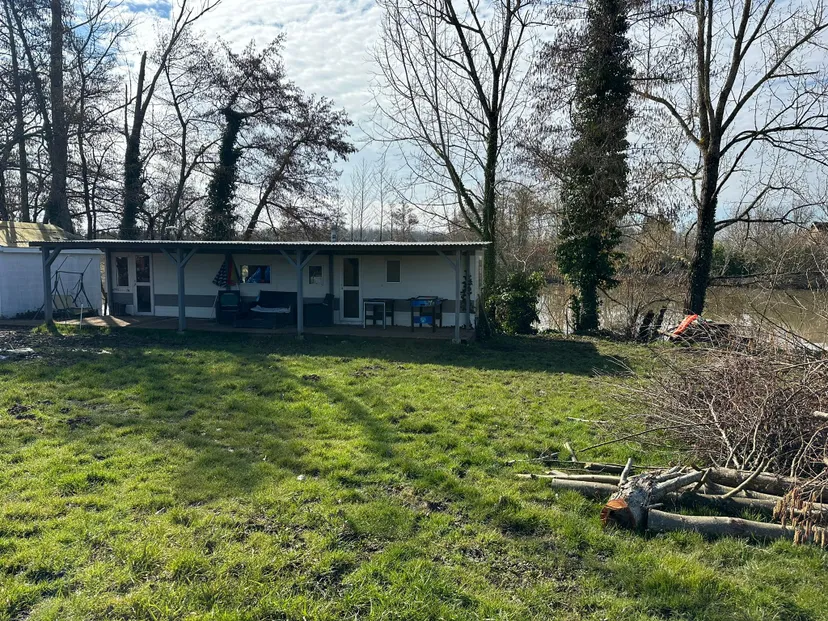 Bungalow 2 tout confort avec étang privé de 3 ha et accès jacuzzi