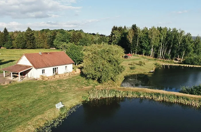 Vosges du Sud – 8 personnes – Grande maison avec terrasses en bord d’étang